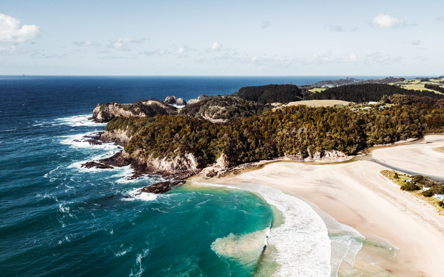 Beautiful Matapouri Bay, Northland New Zealand - Alex and Sony